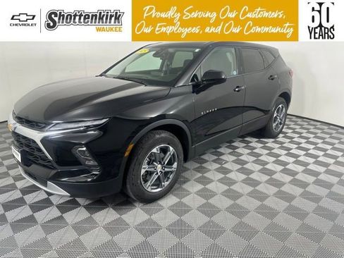 Used 2025 Chevrolet Blazer LT AWD/4WD image 1
