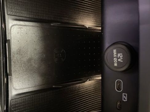 Used 2026 Volvo XC40 B5 Plus w/ Climate Package image 21