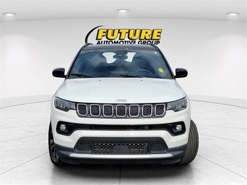 Used 2024 Jeep Compass Limited image 3