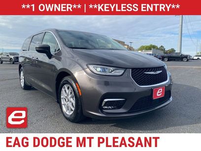 Used 2023 Chrysler Pacifica Touring-L