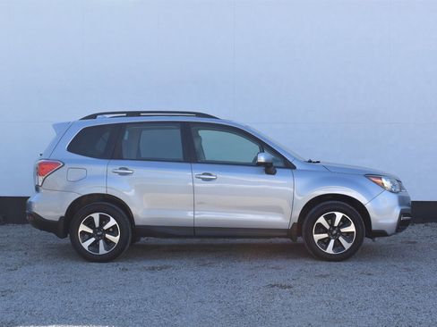 Used 2017 Subaru Forester 2.5i Premium w/ Protection Package #1 AWD/4WD image 6