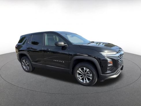 Used 2025 Chevrolet Equinox LT FWD image 2