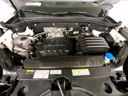 Used 2025 Volkswagen Atlas SE AWD/4WD image 10