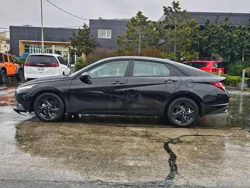 Used 2023 Hyundai Elantra SEL image 4