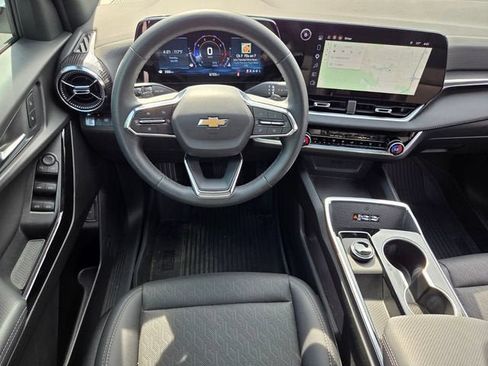 Used 2026 Chevrolet Equinox LT w/ Convenience Package II FWD image 14