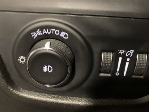 Used 2023 Jeep Grand Cherokee Limited image 18