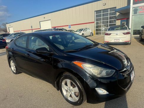 Used 2013 Hyundai Elantra GLS w/ Preferred Pkg image 3