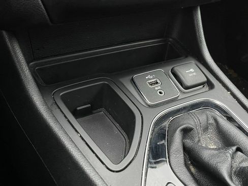 Used 2020 Jeep Cherokee Latitude Plus image 20