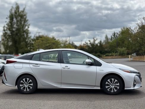 Used 2021 Toyota Prius Prime Limited FWD image 6