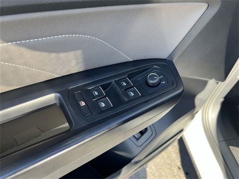 Used 2021 Volkswagen Atlas Cross Sport SE image 15