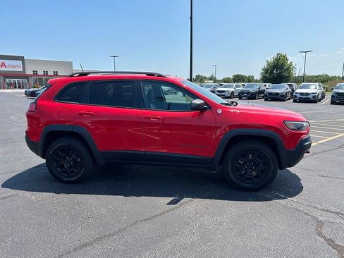 Used 2019 Jeep Cherokee Trailhawk AWD/4WD image 8