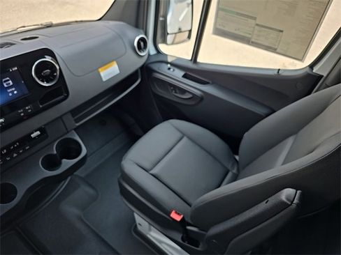New 2025 Mercedes-Benz Sprinter 4500 image 22