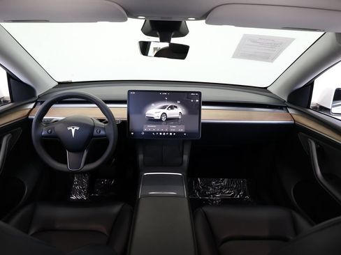 Used 2024 Tesla Model Y Long Range AWD/4WD image 24