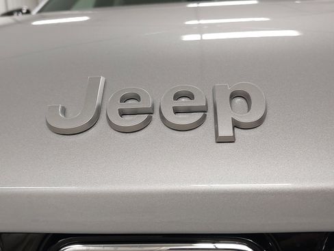 New 2025 Jeep Grand Cherokee L Limited image 31