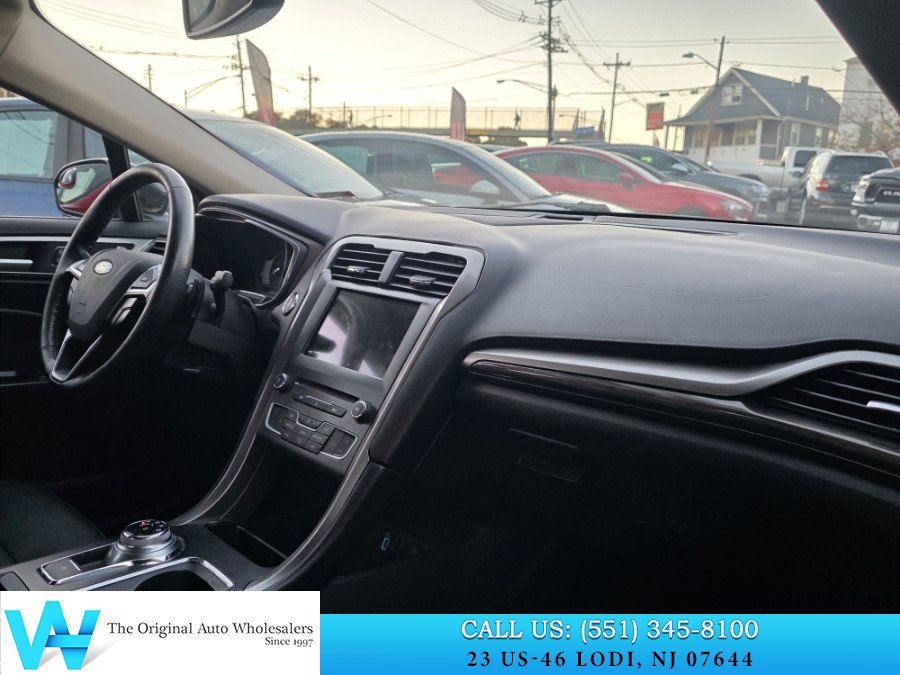 Used 2017 Ford Fusion SE w/ Fusion SE Technology Package AWD/4WD image 16