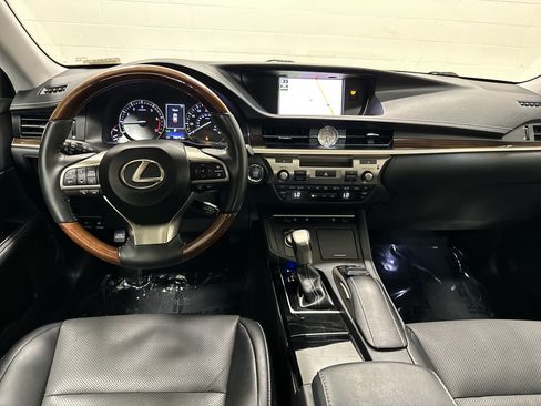 Used 2018 Lexus ES 350 w/ Navigation System Package FWD image 29