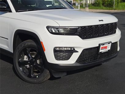 New 2025 Jeep Grand Cherokee Limited w/ Black Appearance Package