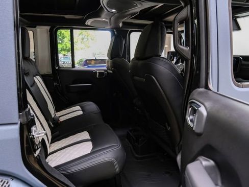 Used 2025 Jeep Wrangler Unlimited Rubicon w/ Technology Group image 61