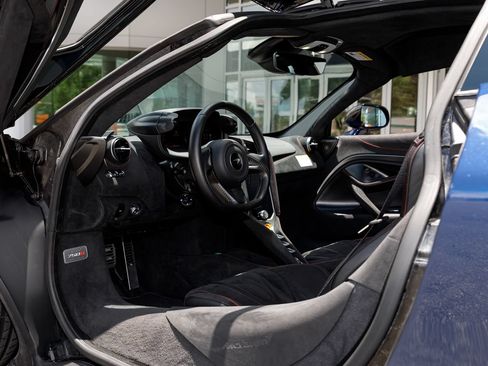 Used 2025 McLaren 750S RWD image 55