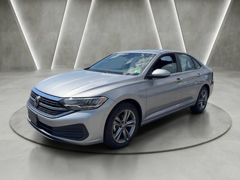 Used 2024 Volkswagen Jetta SE FWD image 3