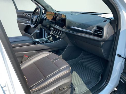 Used 2026 Chevrolet Traverse High Country w/ LPO, Floor Liner Package AWD/4WD image 11
