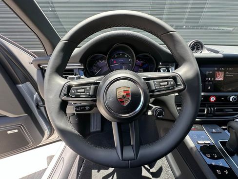 Certified 2025 Porsche Macan Turbo image 19