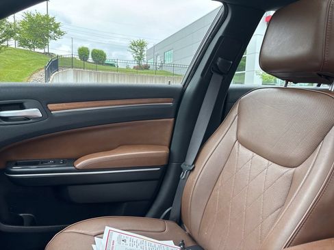 Used 2018 Chrysler 300 C w/ Safetytec Plus Group RWD image 26