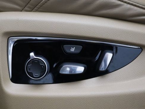 Used 2019 Cadillac Escalade ESV Platinum AWD/4WD image 16
