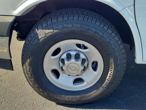 Used 2021 Chevrolet Express 3500 w/ Power Convenience Package image 9