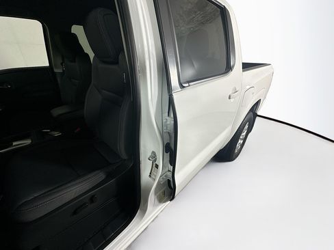 Used 2023 Nissan Frontier SV AWD/4WD image 12