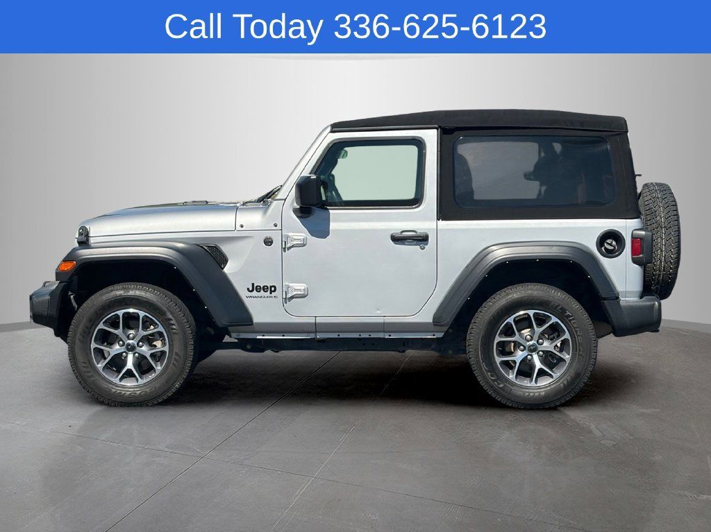 Used 2024 Jeep Wrangler Sport AWD/4WD image 2