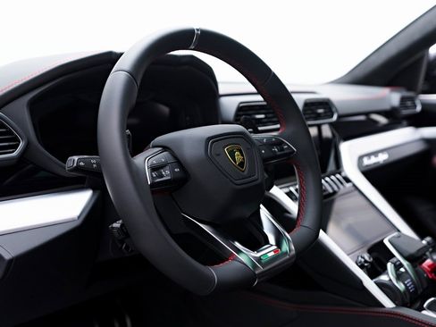 Used 2022 Lamborghini Urus image 43