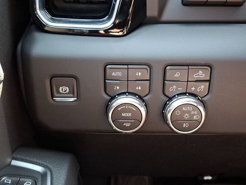 New 2026 GMC Sierra 2500 Denali w/ Denali Reserve Package AWD/4WD image 16