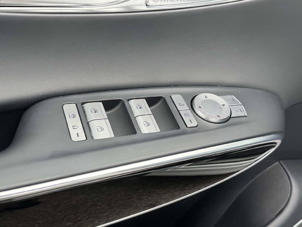 Certified 2024 Genesis GV70 2.5T AWD/4WD image 17