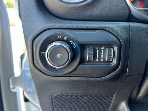 Used 2021 Jeep Wrangler Unlimited Sahara AWD/4WD image 10