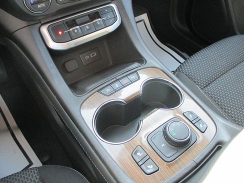 Used 2023 GMC Acadia SLE w/ Driver Convenience Package AWD/4WD image 16