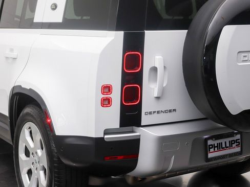 Used 2025 Land Rover Defender 110 S AWD/4WD image 12