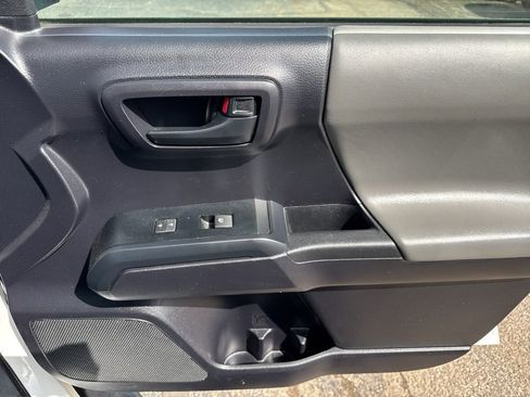 Used 2020 Toyota Tacoma SR AWD/4WD image 32