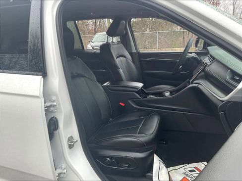 Used 2023 Jeep Grand Cherokee Limited w/ Luxury Tech Group II image 11