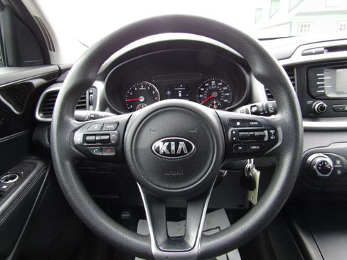 Used 2016 Kia Sorento LX image 10