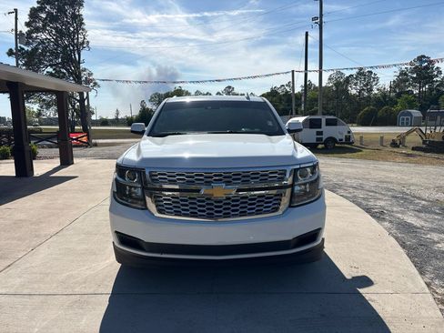 Used 2019 Chevrolet Suburban LT RWD image 2
