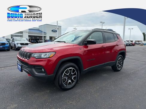 Used 2025 Jeep Compass Trailhawk AWD/4WD image 1