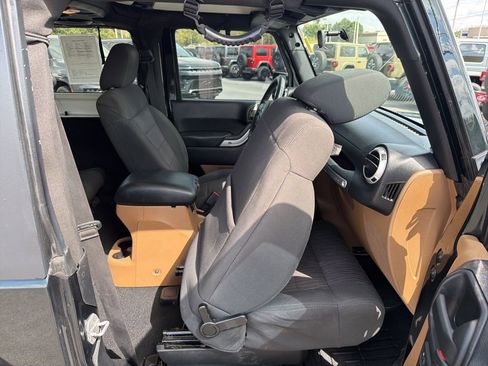 Used 2012 Jeep Wrangler Sahara w/ Connectivity Group AWD/4WD image 20