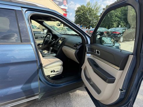 Used 2018 Ford Explorer XLT w/ Equipment Group 202A FWD image 20