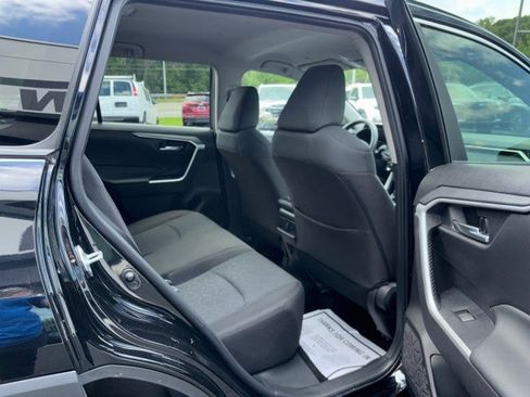 Used 2024 Toyota RAV4 XLE FWD image 40