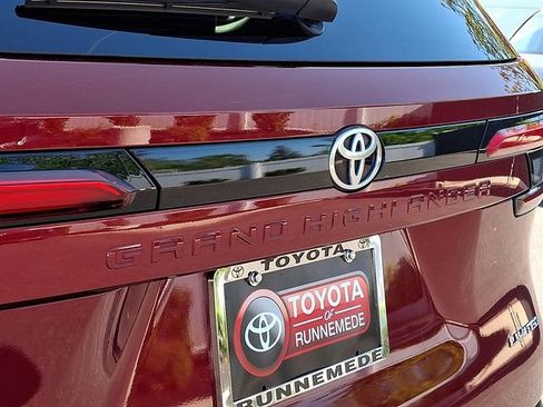 Used 2024 Toyota Grand Highlander AWD Hybrid image 29