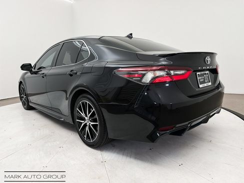 Used 2021 Toyota Camry SE FWD image 12