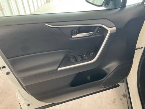 Used 2023 Toyota RAV4 XLE Premium FWD image 5