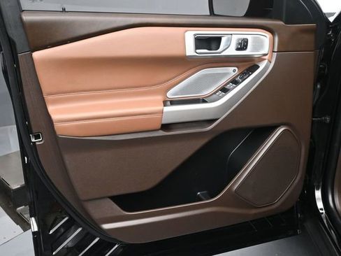 Used 2024 Ford Explorer King Ranch w/ Technology Package image 25