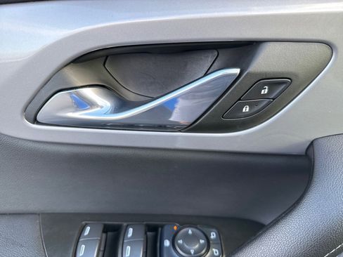 Used 2025 Chevrolet Blazer LT image 28